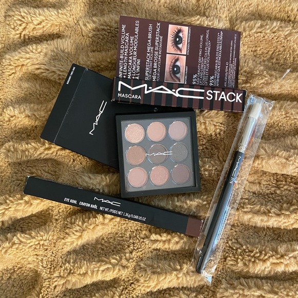 M•A•C SMOKEY EYE BUNDLE collection set - Picture 16 of 16